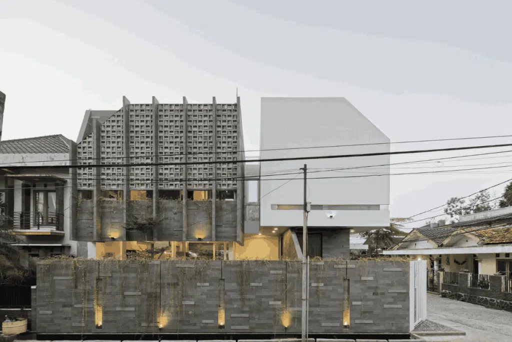 Hunian Modern Minimalis Layer-Trapezoid dengan Mashrabiya