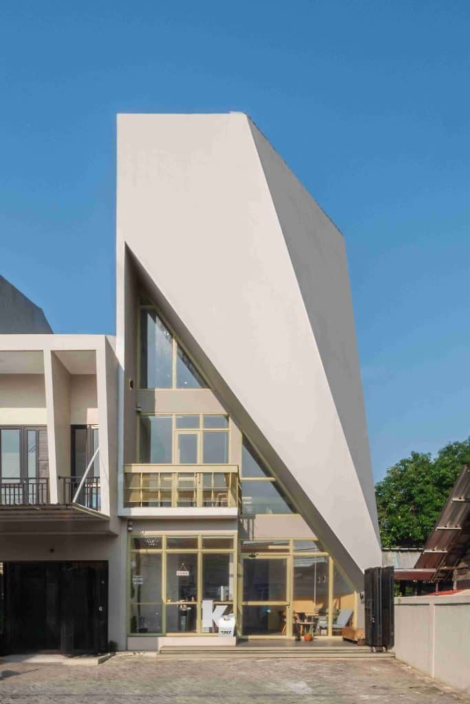 Fasad Kara Lil Sis Café