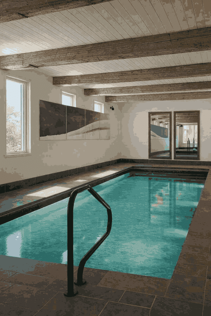 kolam renang dalam ruangan