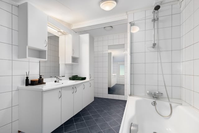 contoh desain kamar mandi modern