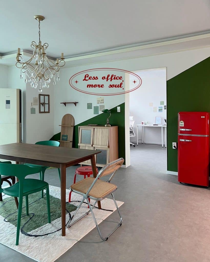 desain ruang kantor kecil