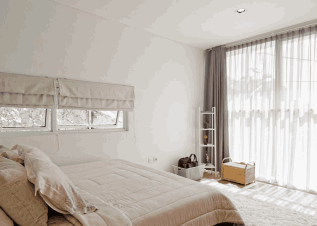 kamar tidur suami istri sederhana