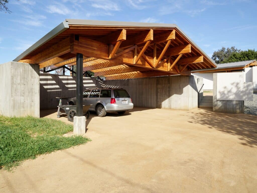 Carport di depan rumah